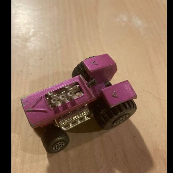 MATCHBOX LESNEY Superfast 25 Mod Tractor 1972 Purple Maltese Cross Wheel - Picture 2 of 3